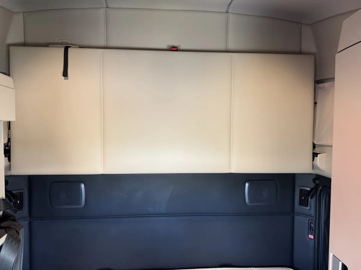 2023 Kenworth T680 — photo 26