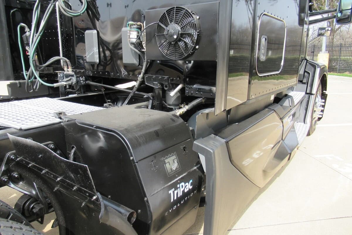 2023 Kenworth T680 — photo 24