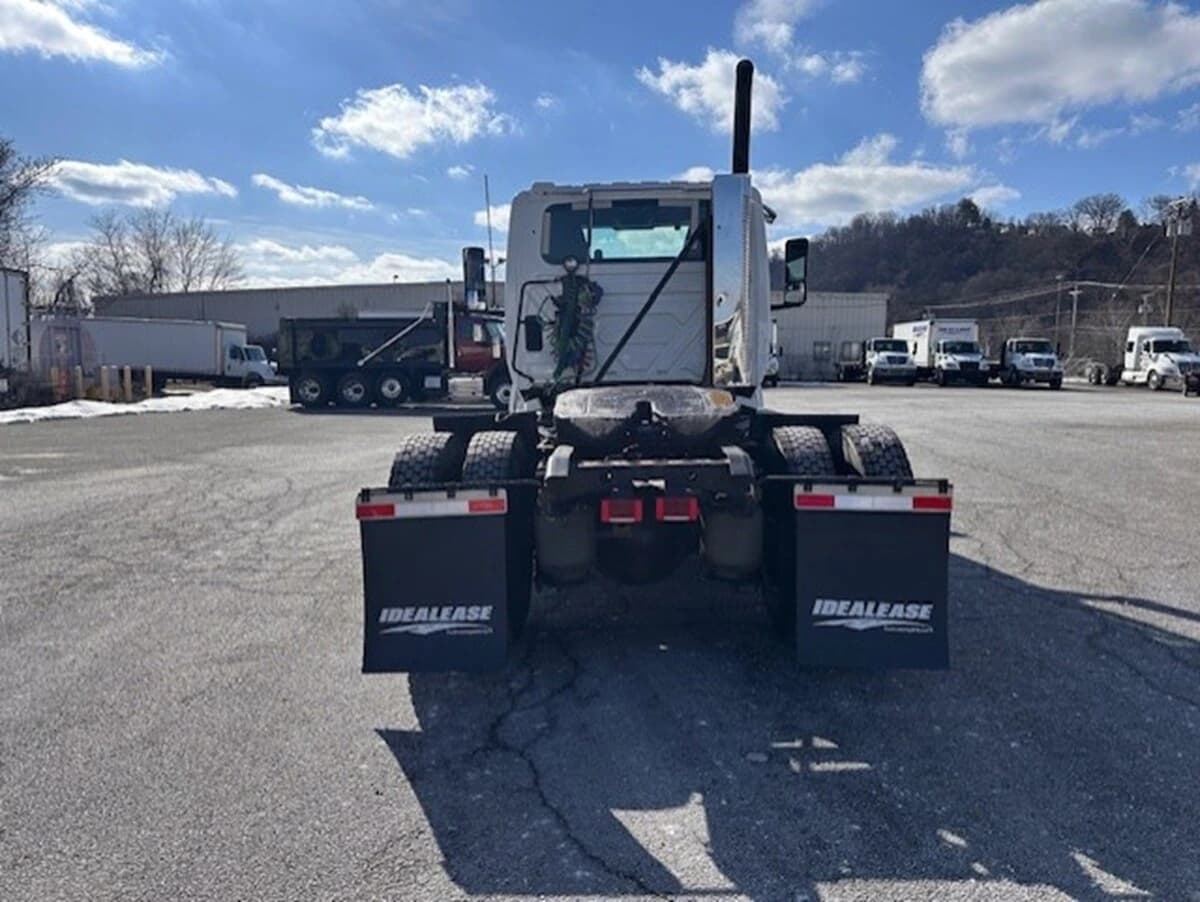 2021 International LT — photo 7