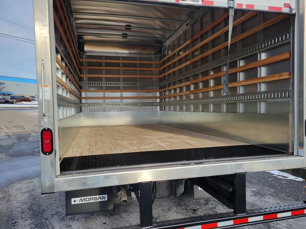 2025 Isuzu NPR — photo 4