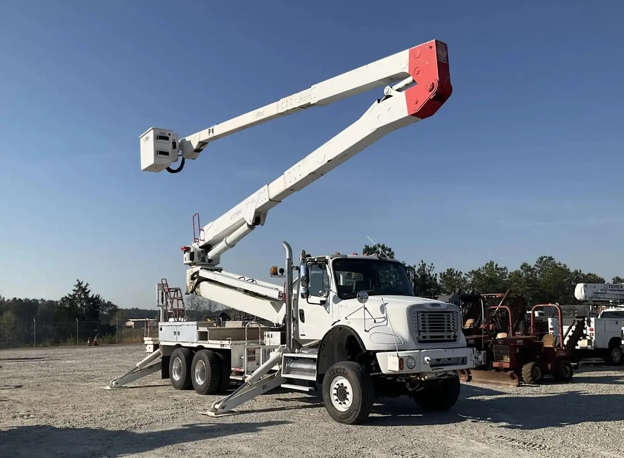 2008 Freightliner M2 106 — photo 2