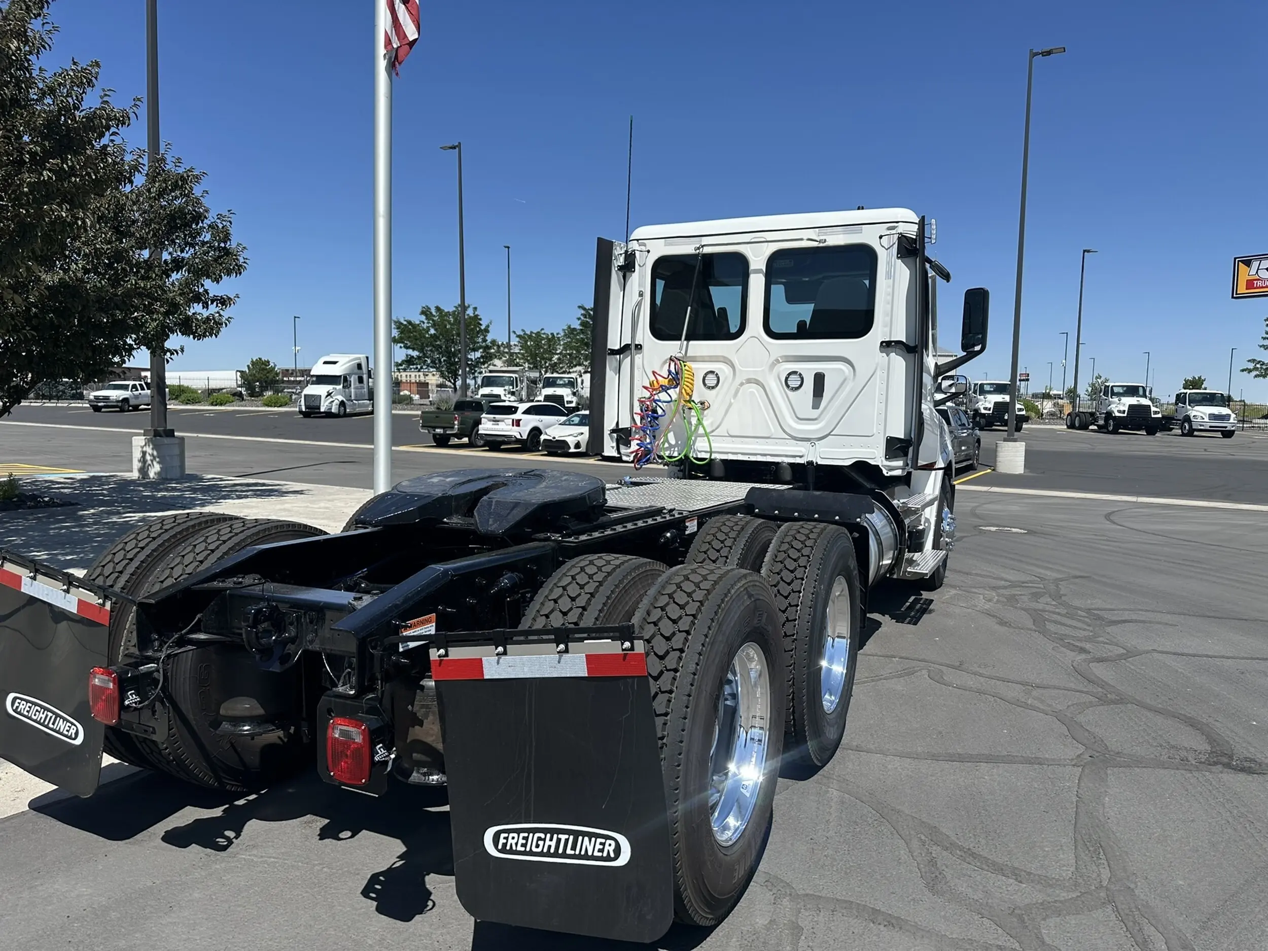 2026 Freightliner Cascadia — photo 3
