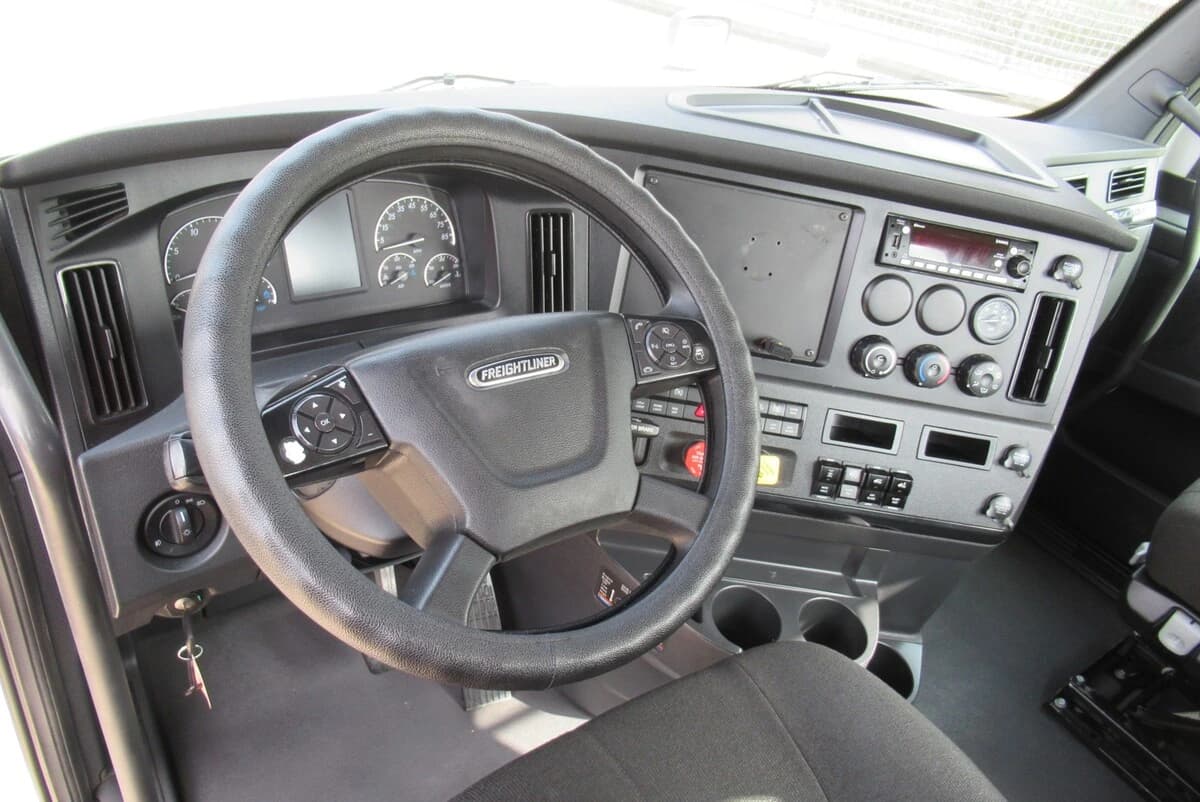 2024 Freightliner Cascadia — photo 22