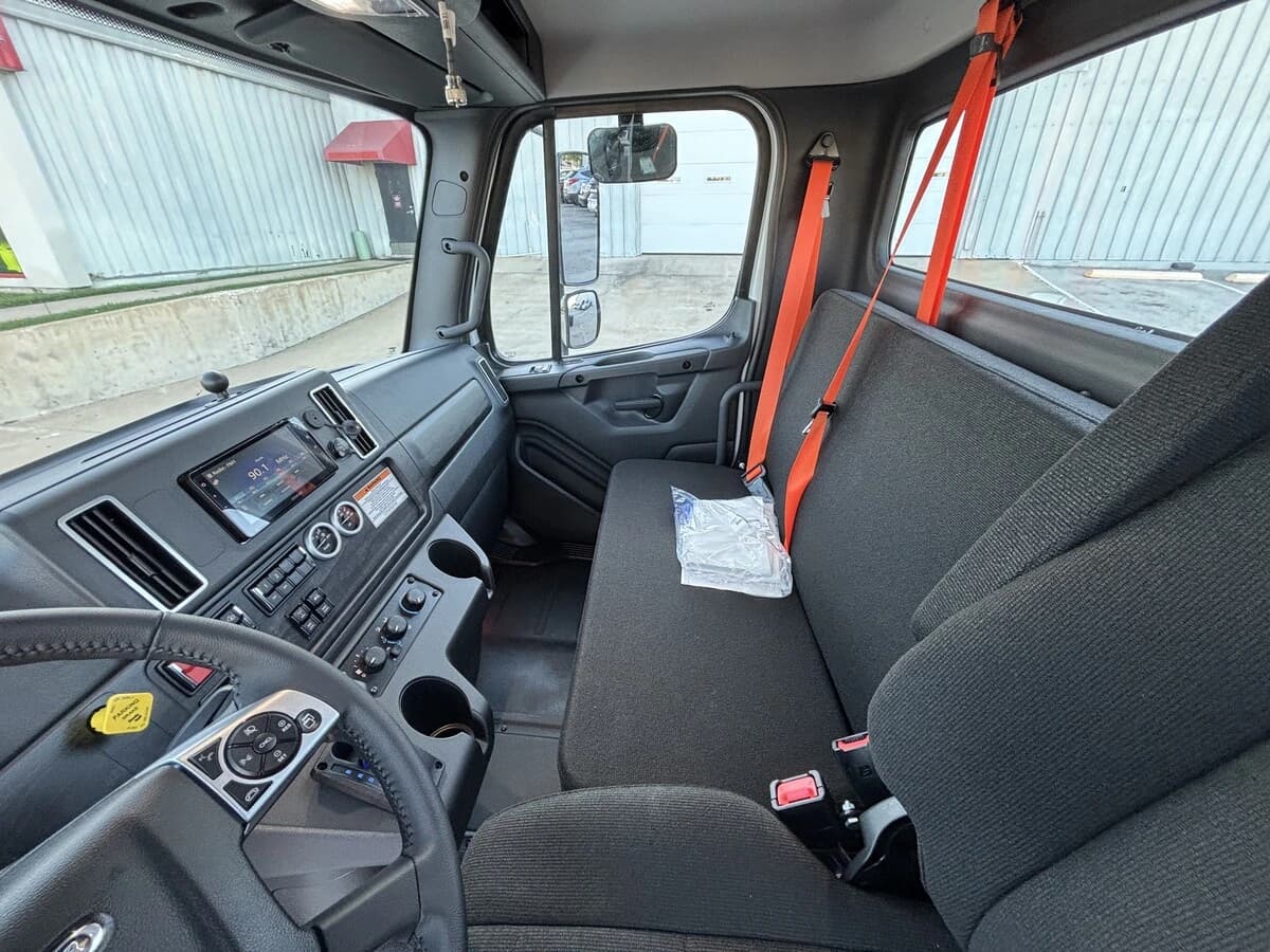 2027 Freightliner M2 106 — photo 14