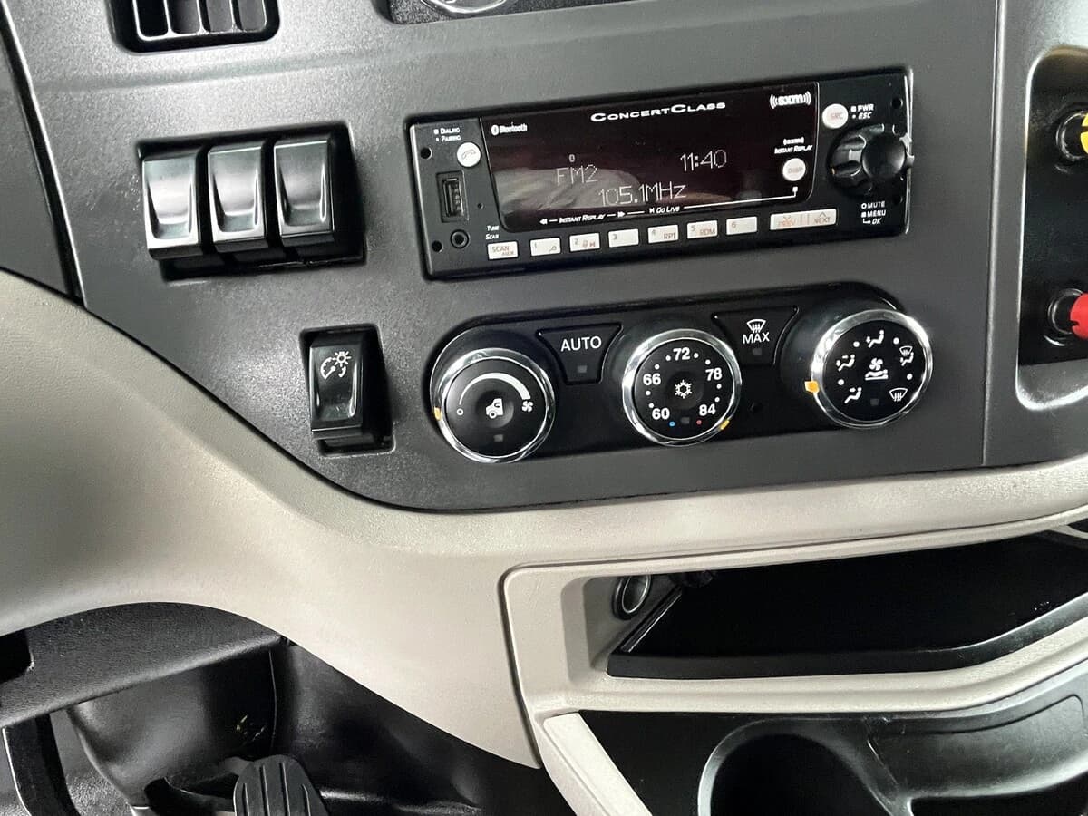 2023 Peterbilt 579 — photo 22