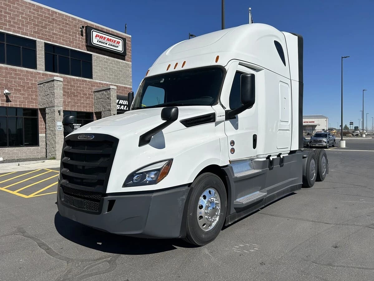 2026 Freightliner Cascadia — photo 2