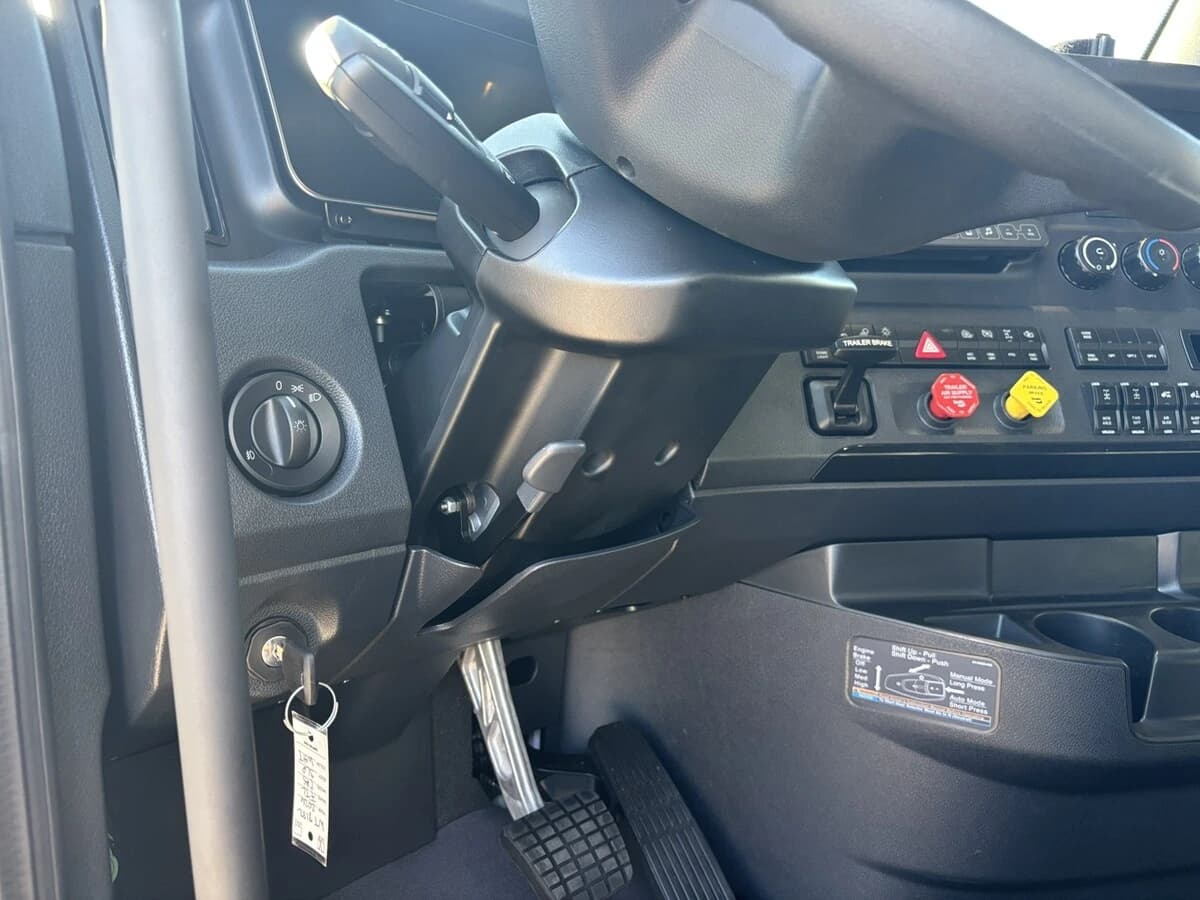 2026 Freightliner Cascadia — photo 28