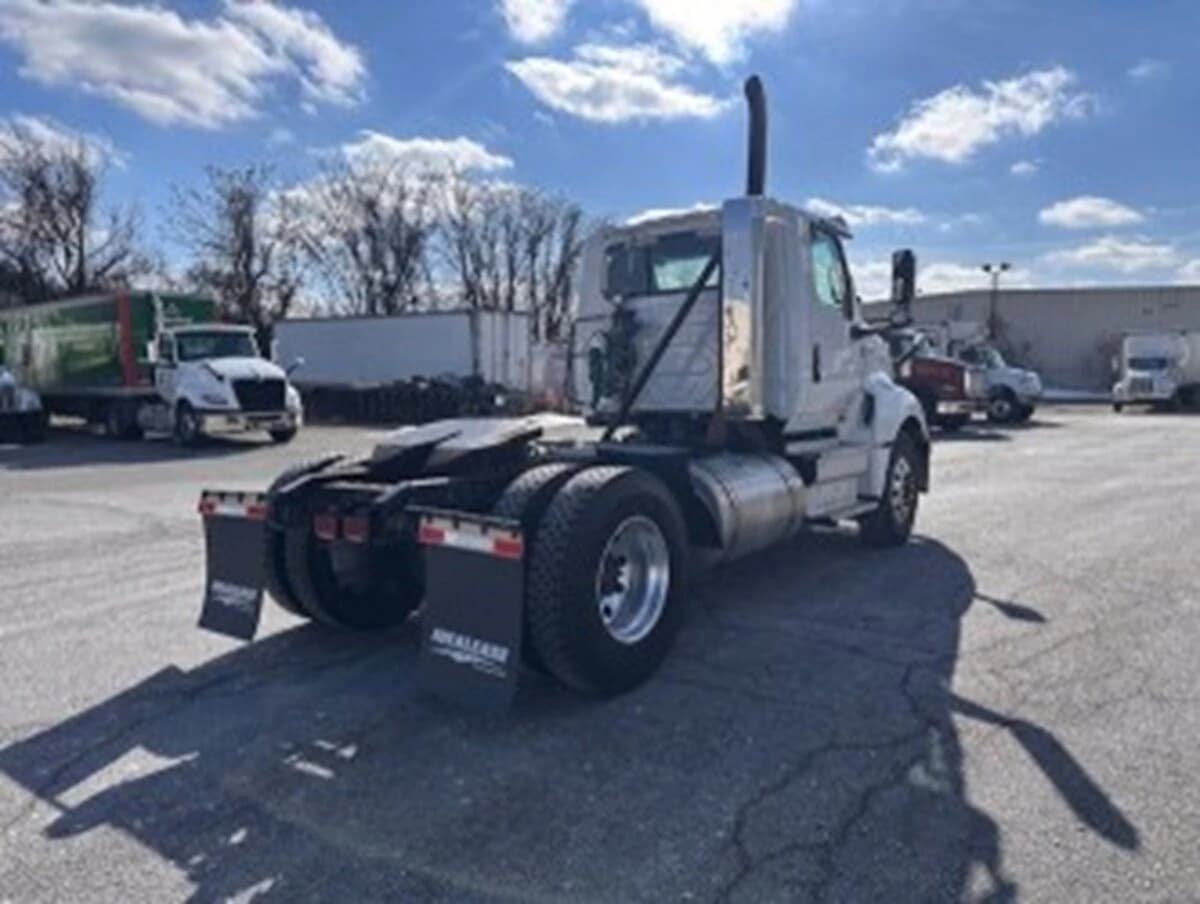 2021 International LT — photo 8