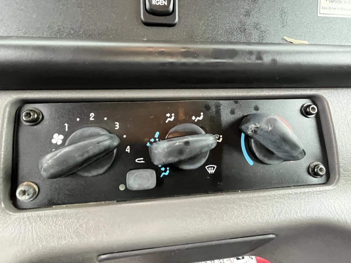 2017 Freightliner M2 106 — photo 23