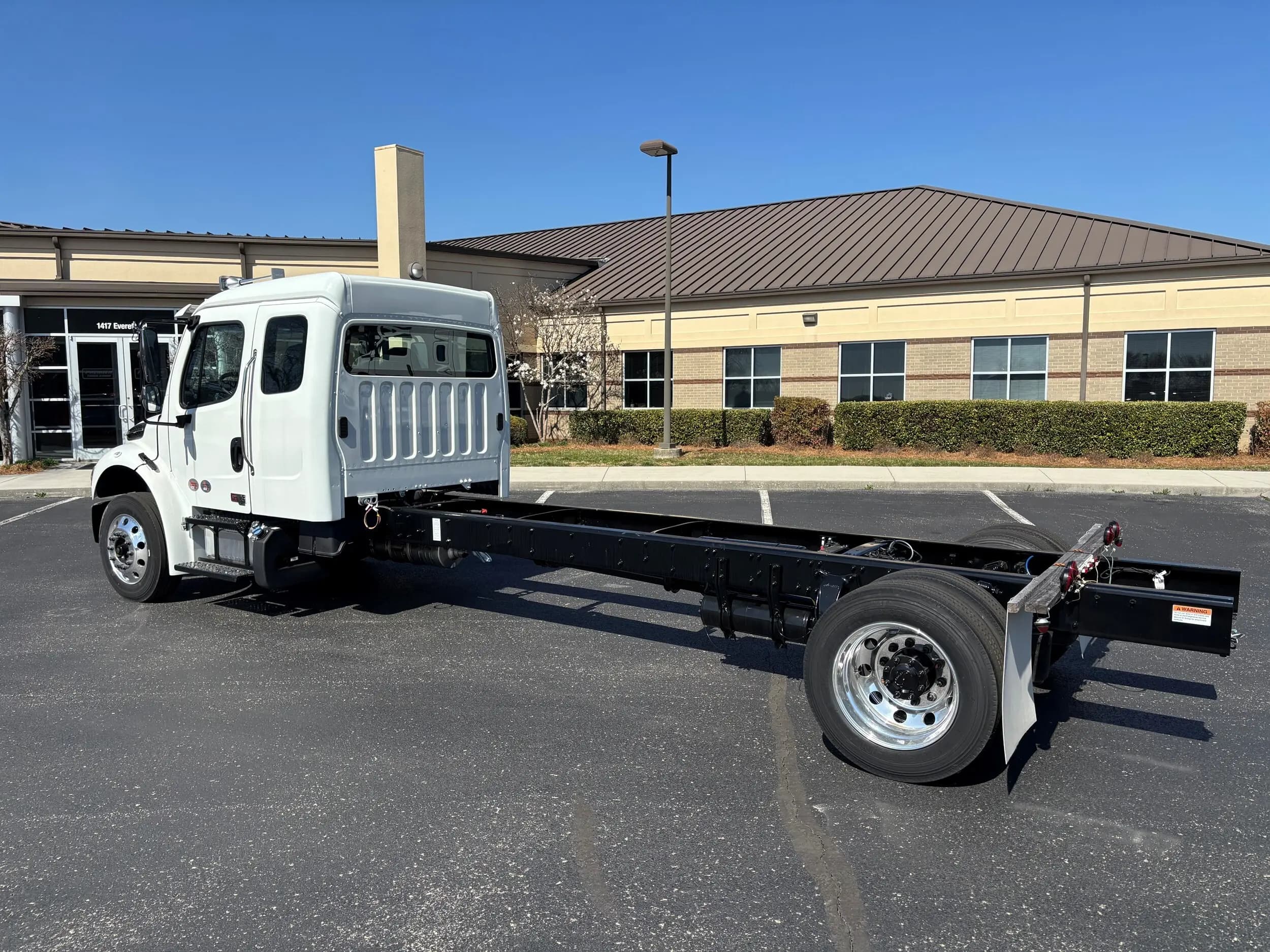 2025 Freightliner M2 106 — photo 7