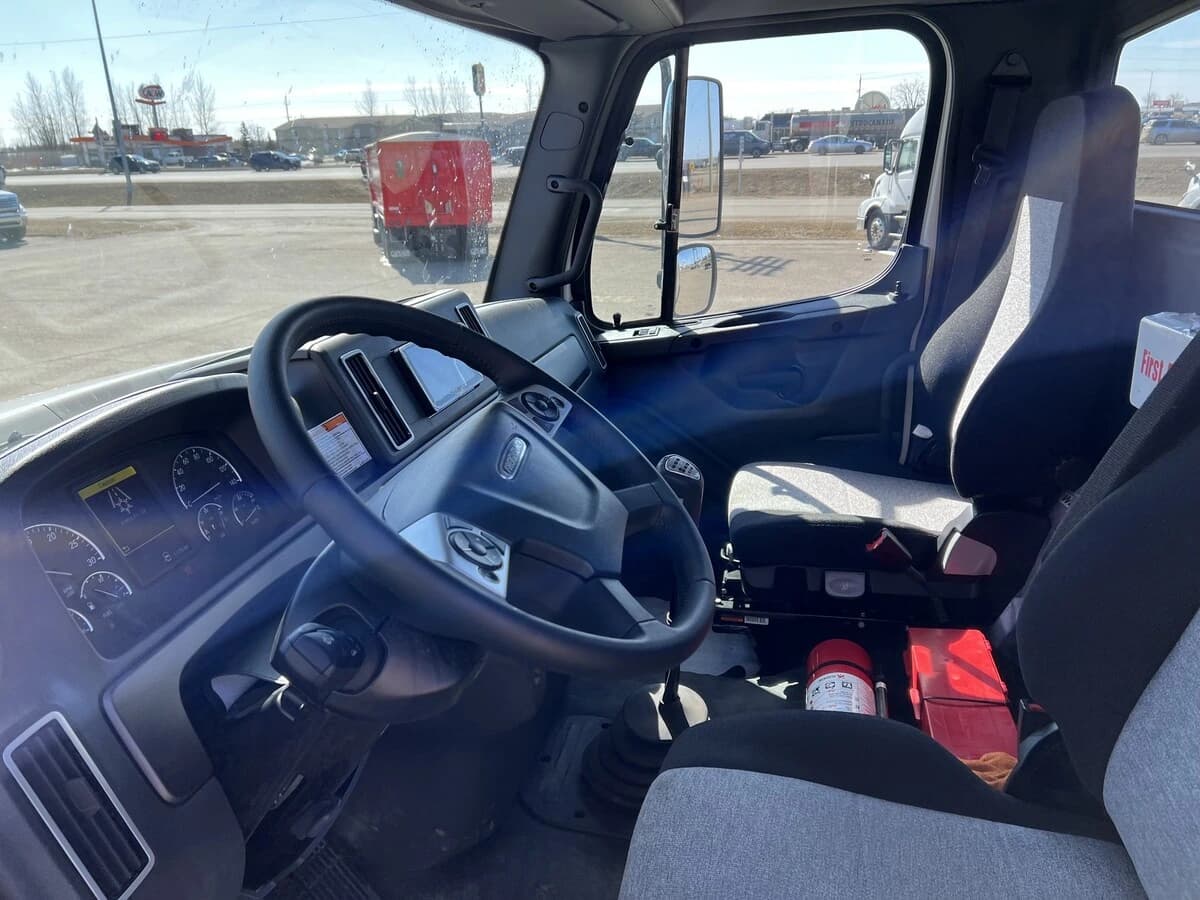 2026 Freightliner 114SD — photo 6