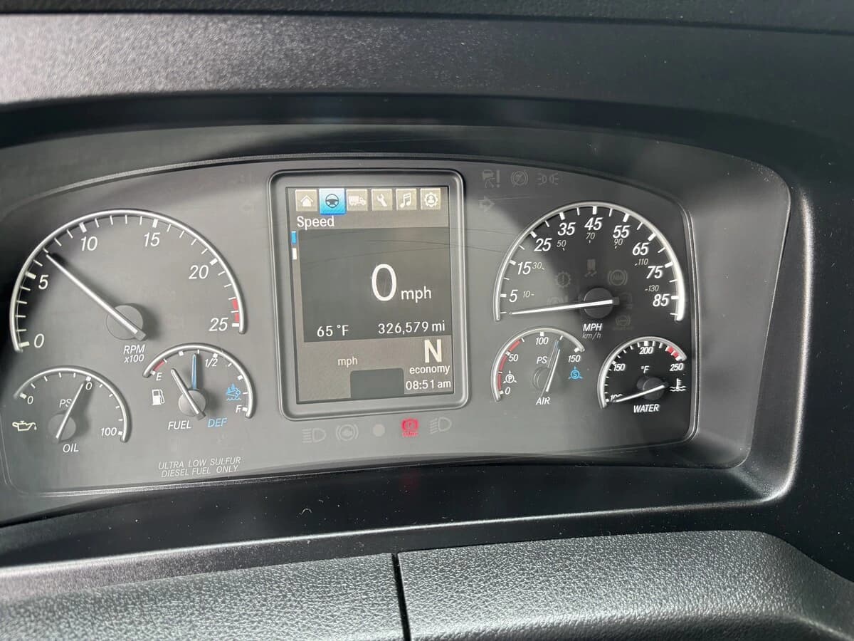 2025 Freightliner Cascadia — photo 12