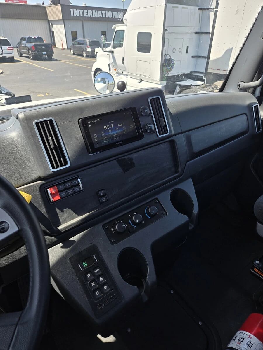 2026 Freightliner 114SD — photo 9