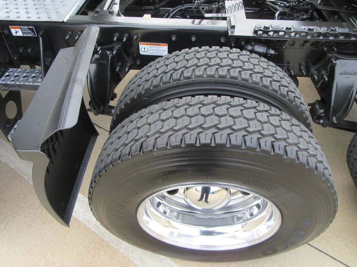 2025 Freightliner Cascadia — photo 11