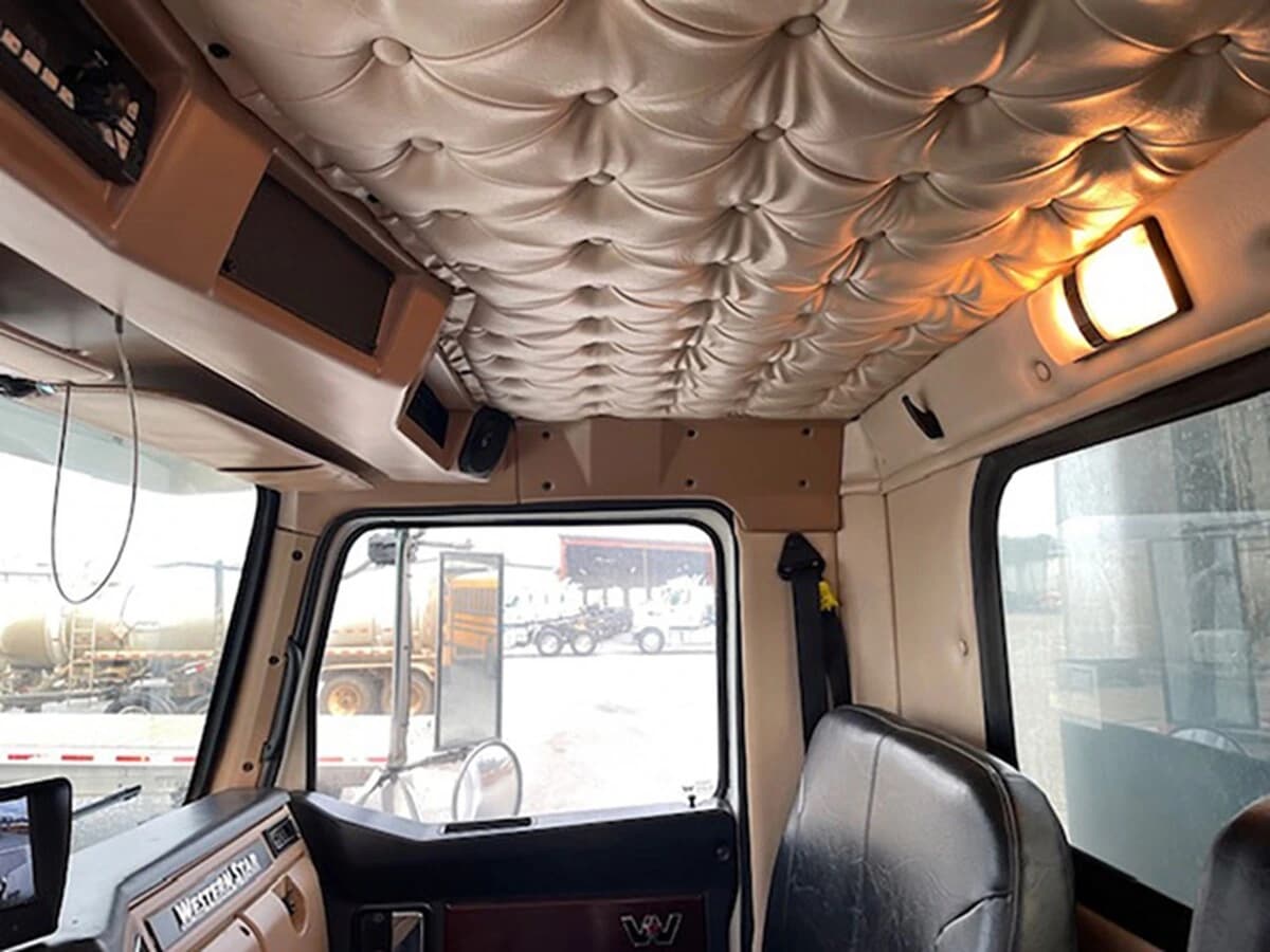 2020 Western Star 4700 — photo 29