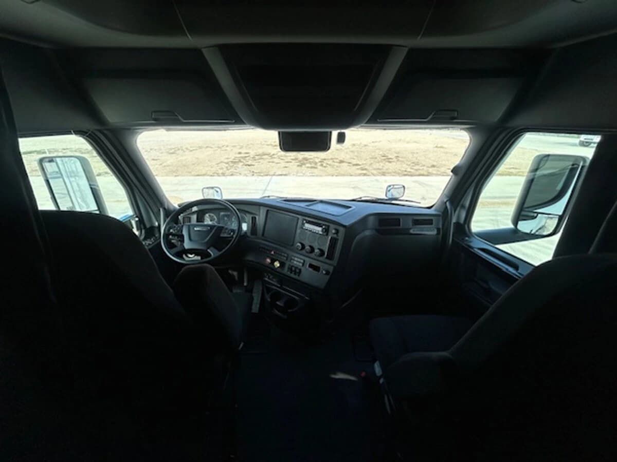 2023 Freightliner Cascadia — photo 20