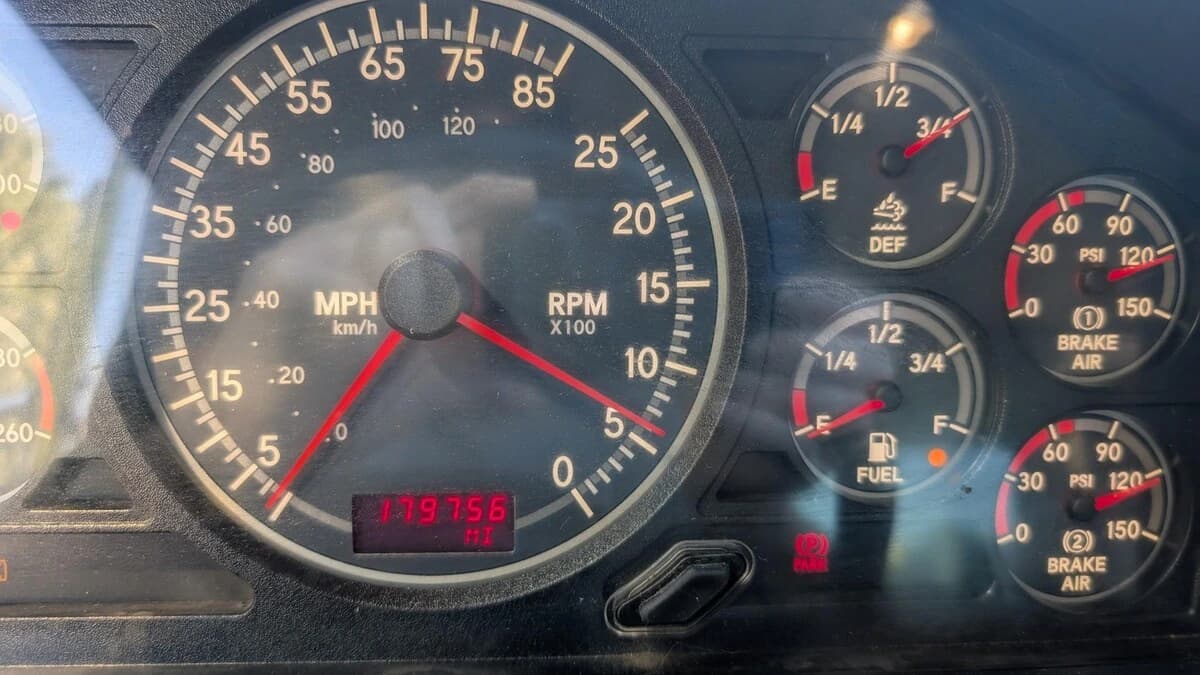 2019 International HX — photo 18