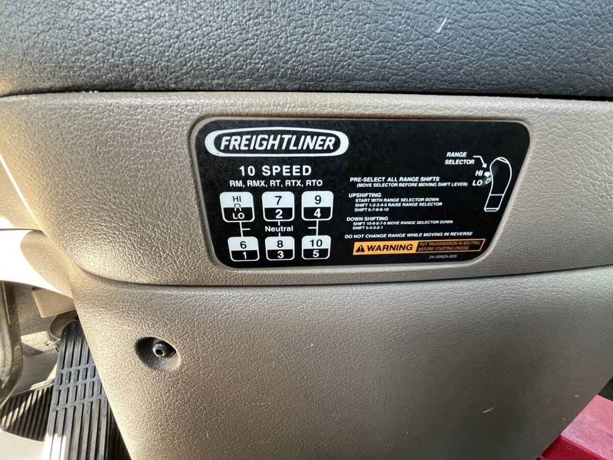 2012 Freightliner Cascadia — photo 25