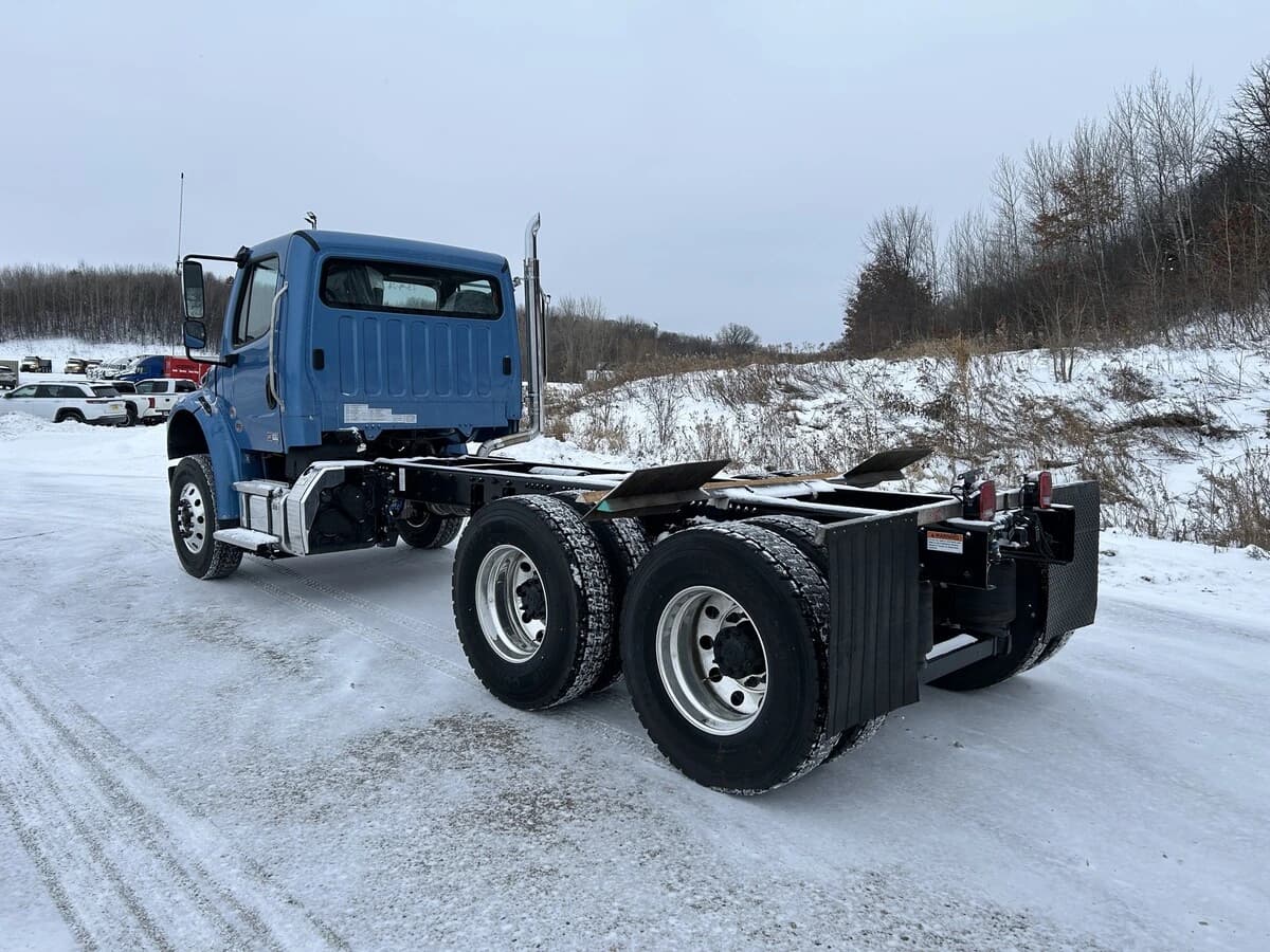 2025 Freightliner M2 106 — photo 7