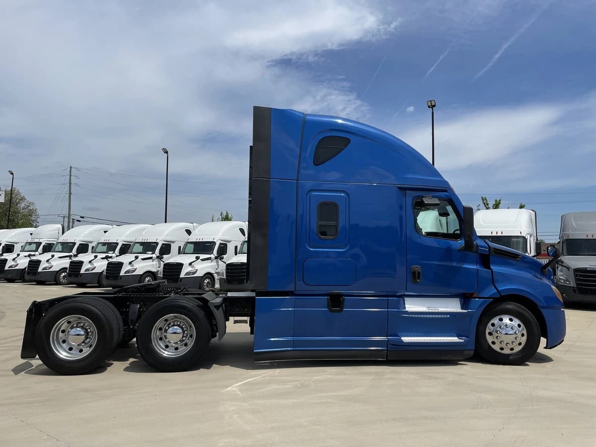 2021 Freightliner Cascadia — photo 5