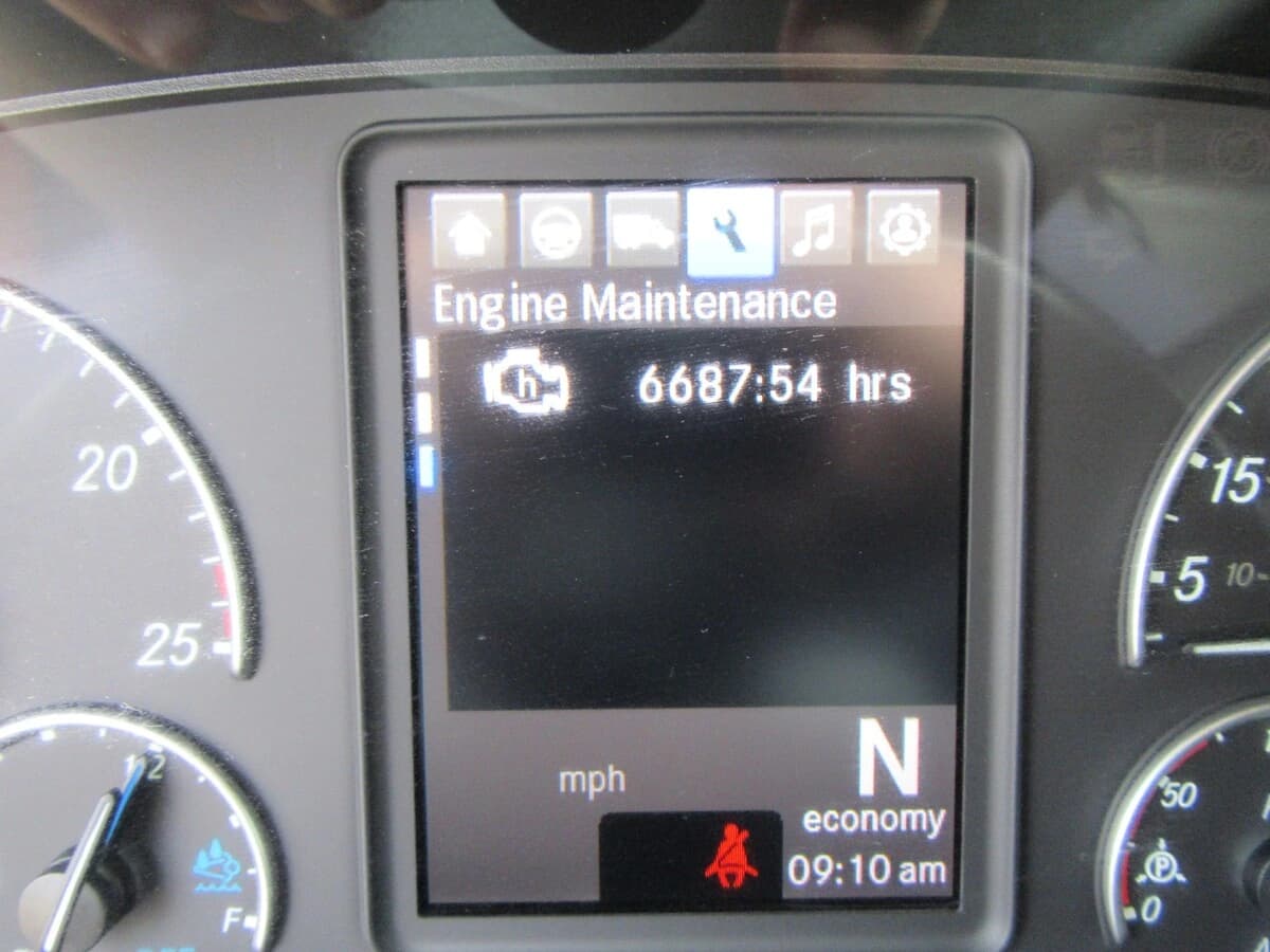 2025 Freightliner Cascadia — photo 22