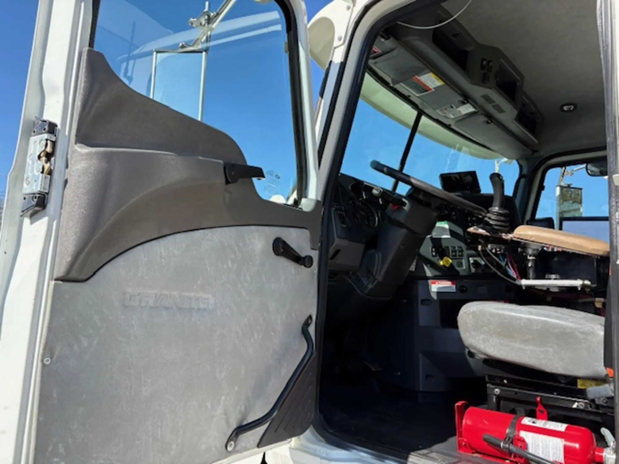 2016 Mack Granite — photo 32