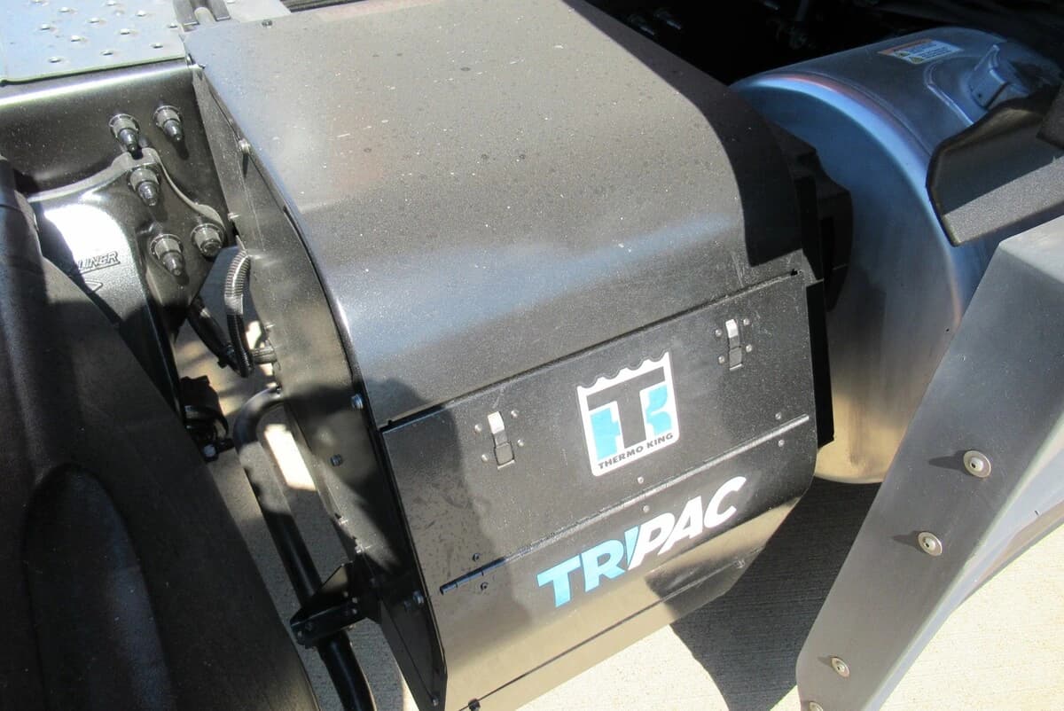 2025 Freightliner Cascadia — photo 17