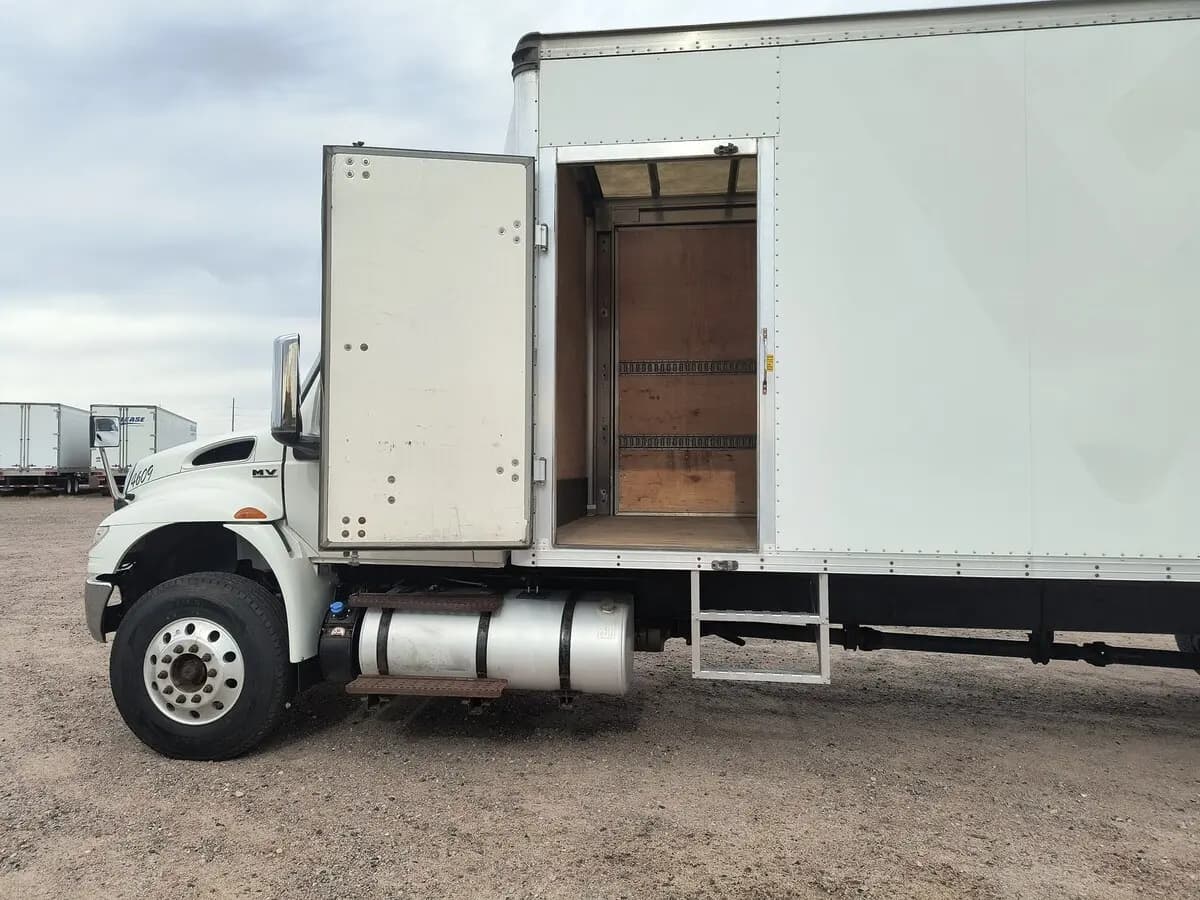 2020 International MV — photo 2