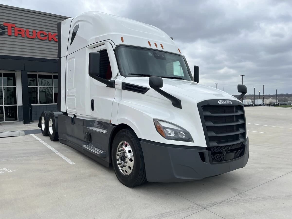2021 Freightliner Cascadia — photo 7