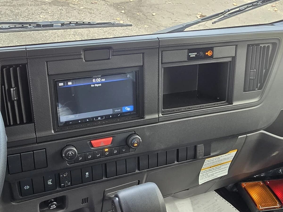 2025 Isuzu NRR — photo 8