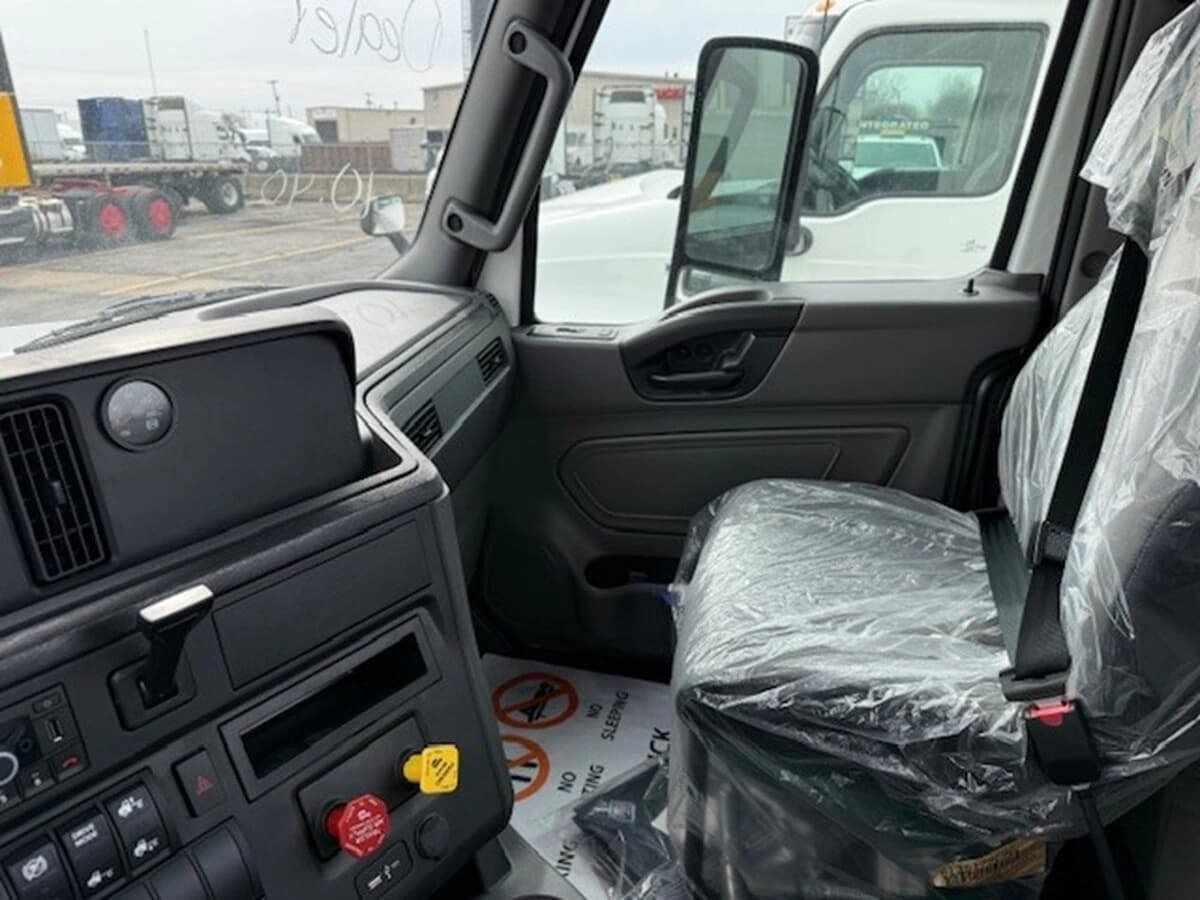 2025 International LT — photo 5