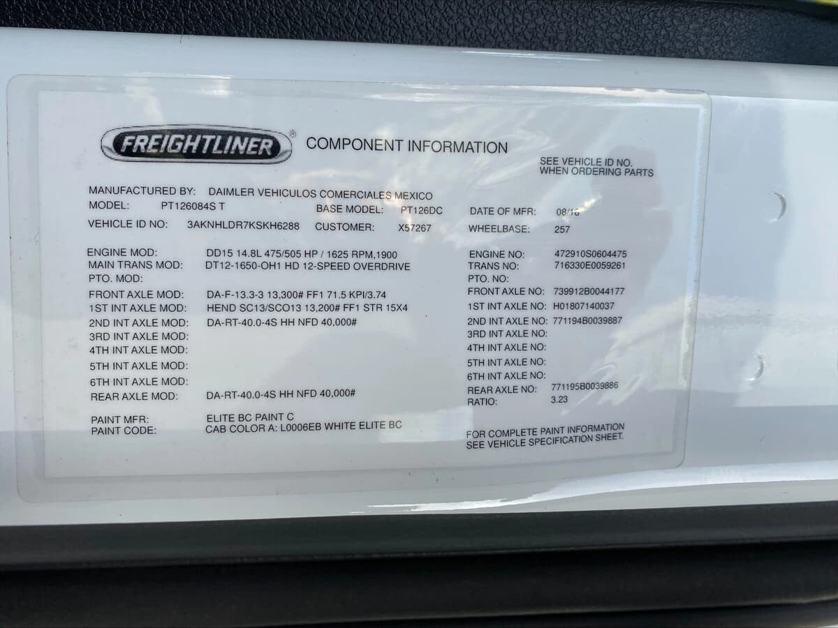 2019 Freightliner Cascadia — photo 18