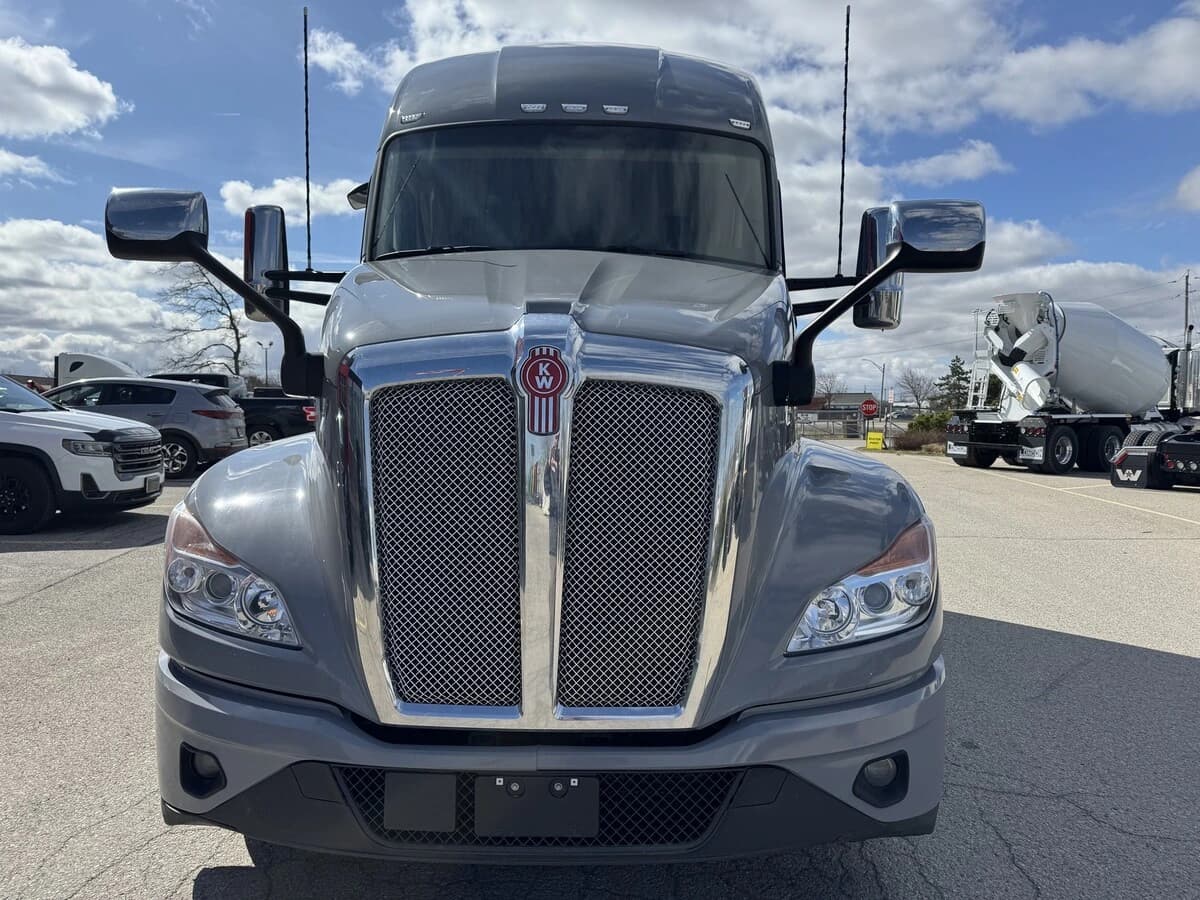 2023 Kenworth T680 — photo 3