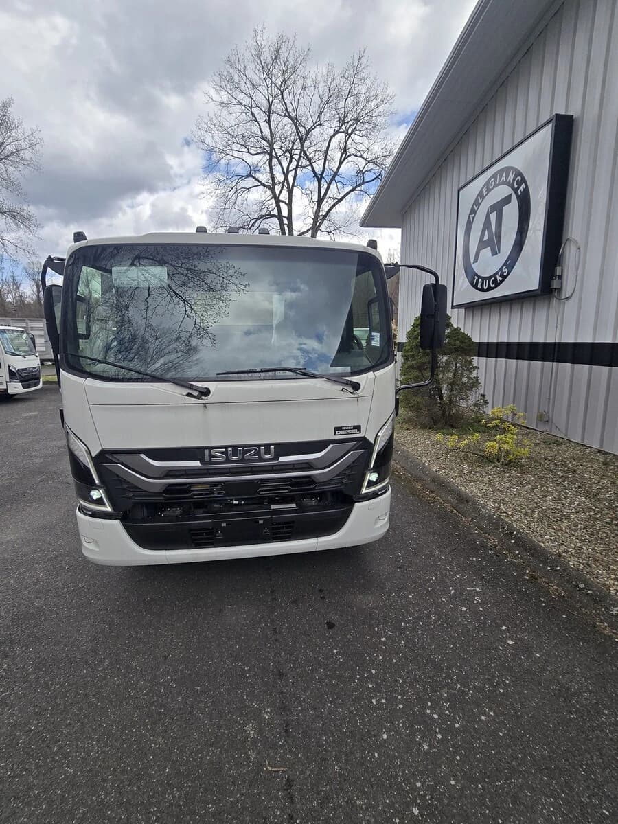 2025 Isuzu NRR — photo 7