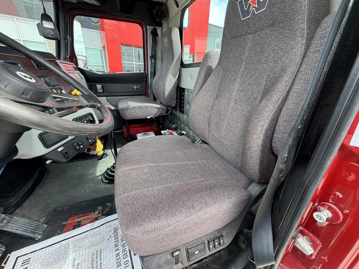 2020 Western Star 4700 — photo 18