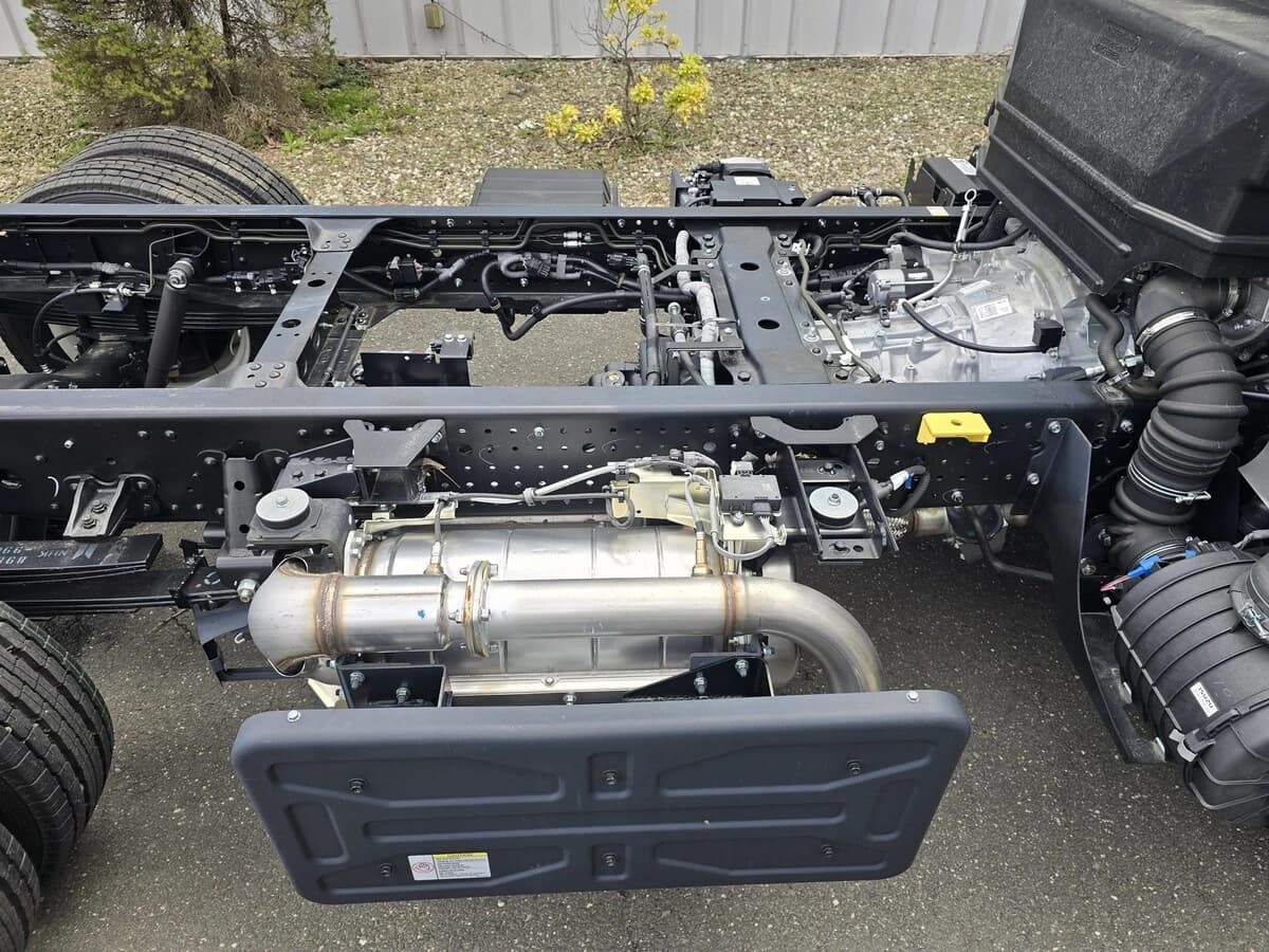 2025 Isuzu NRR — photo 7