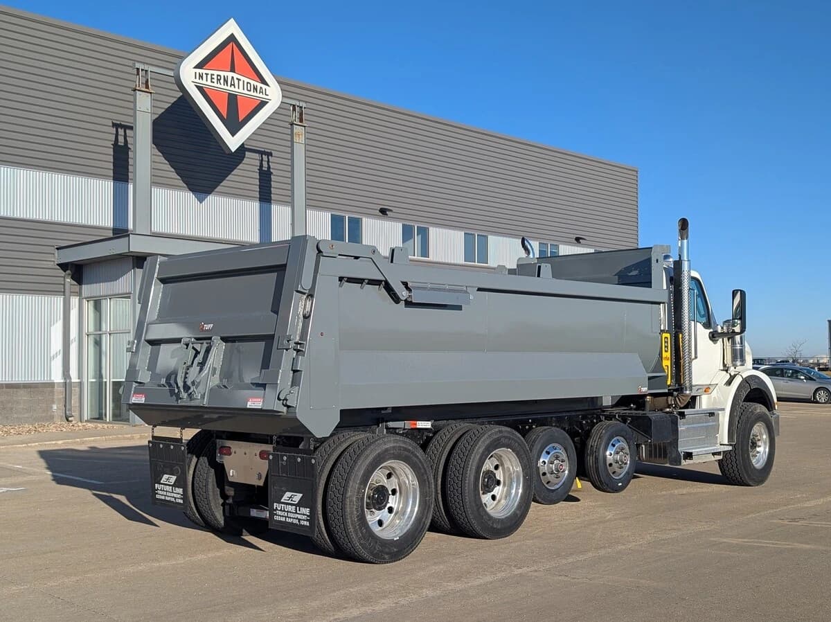 2025 International HX — photo 5