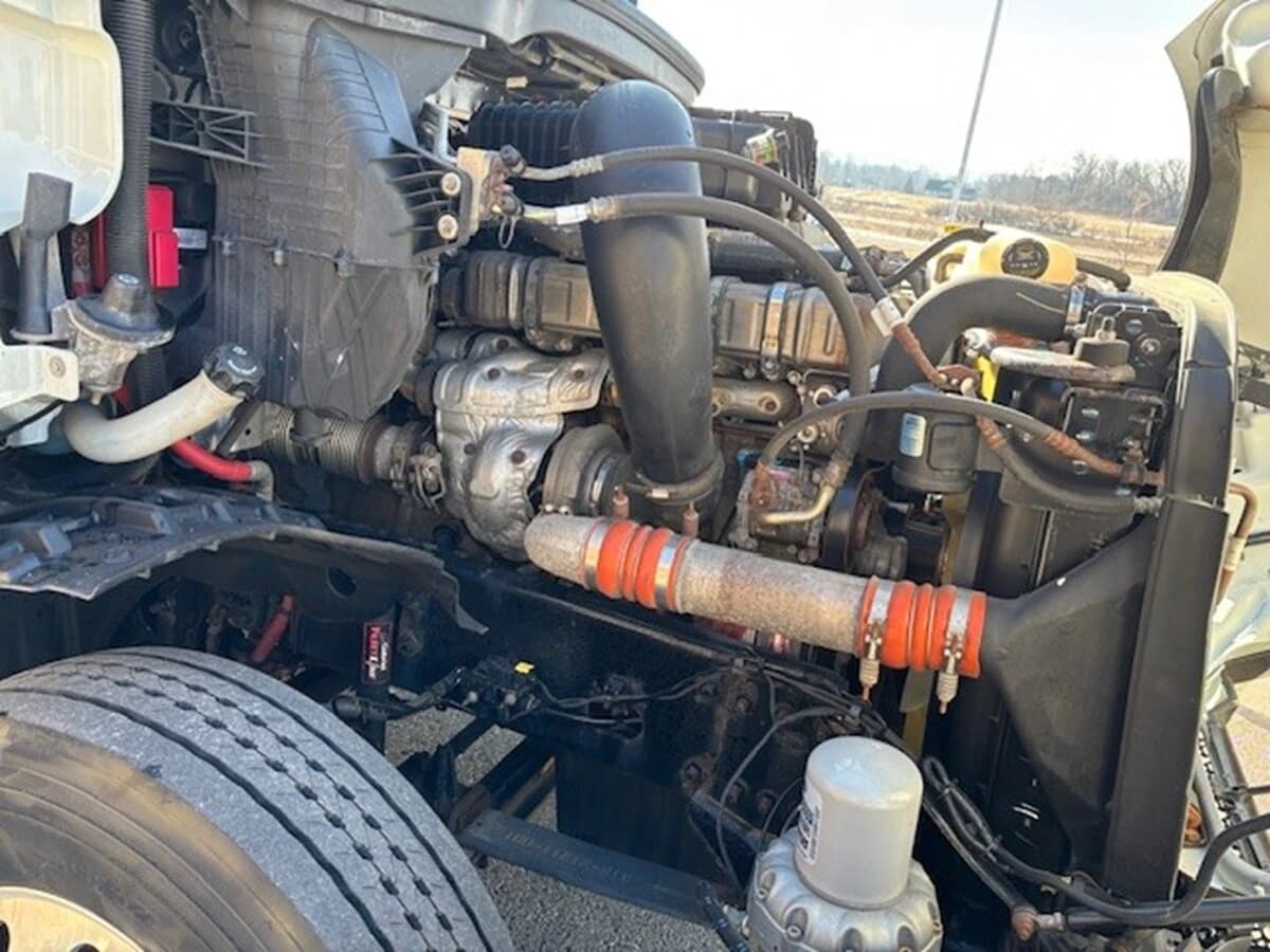 2019 Freightliner Cascadia — photo 21