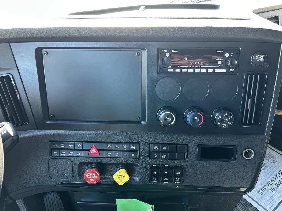 2026 Freightliner Cascadia — photo 13