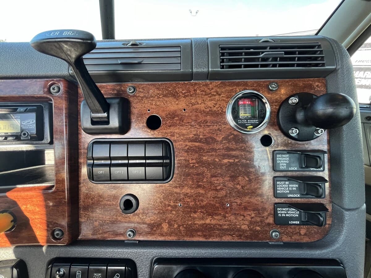 2012 Freightliner Cascadia — photo 22