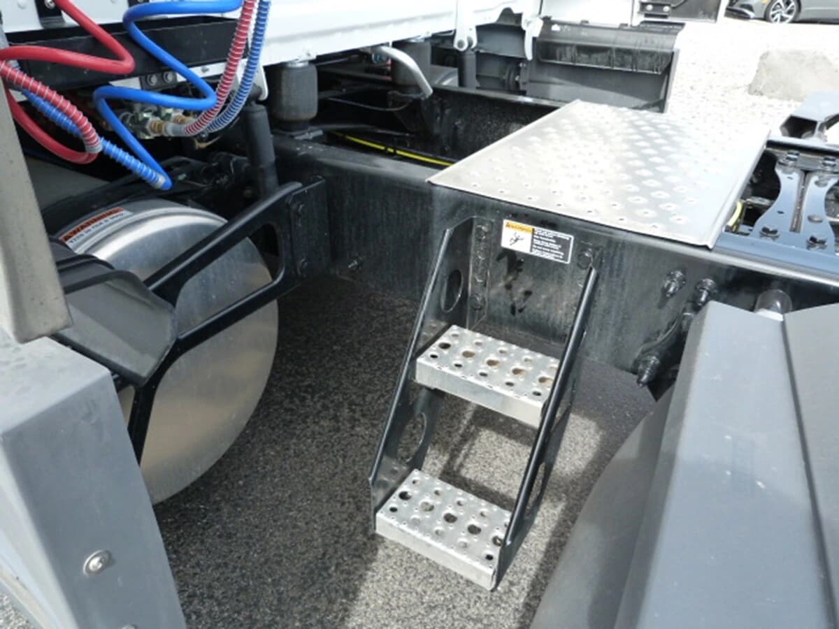 2026 Freightliner Cascadia — photo 9