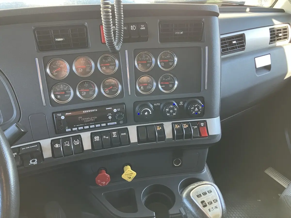 2024 Kenworth W900 — photo 11