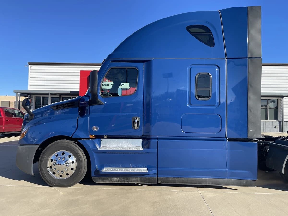 2023 Freightliner Cascadia — photo 14