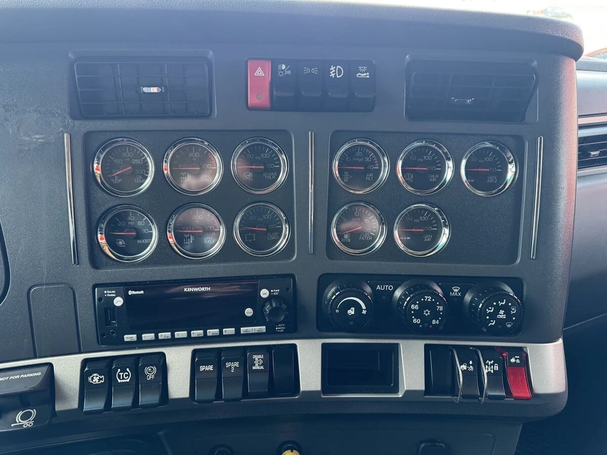 2023 Kenworth T680 — photo 23