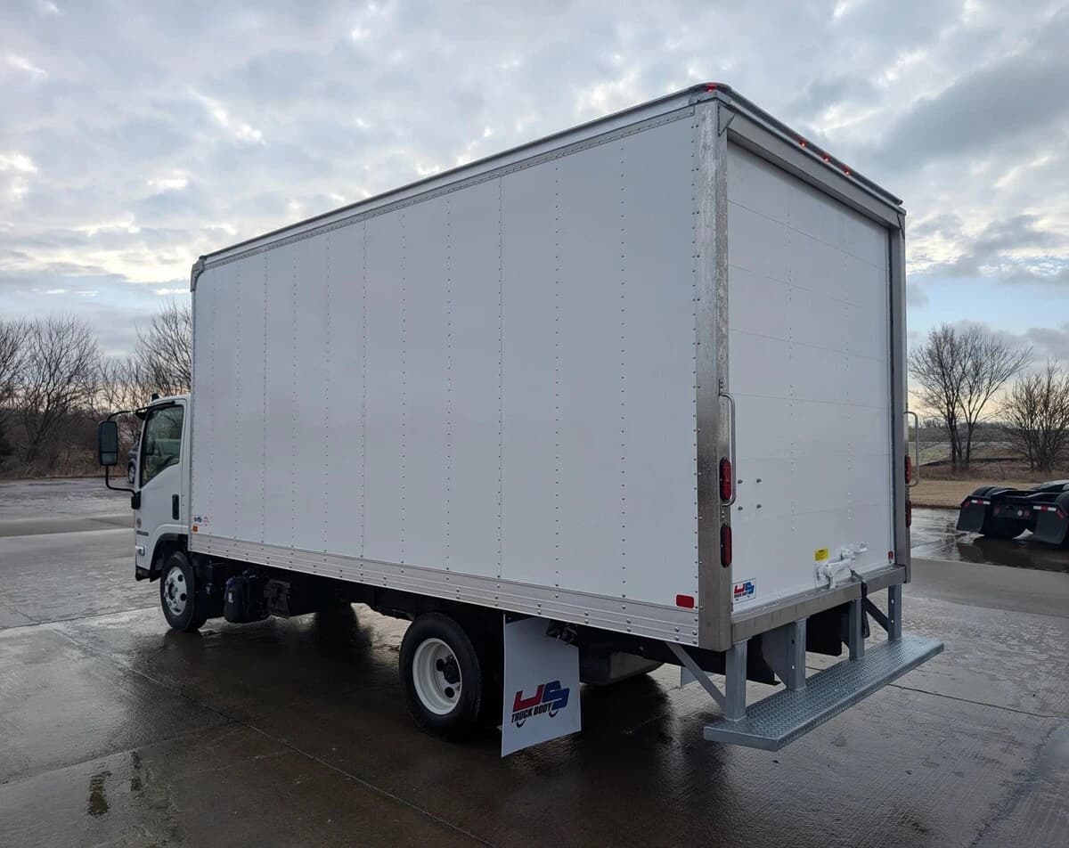 2025 Isuzu NPR — photo 3