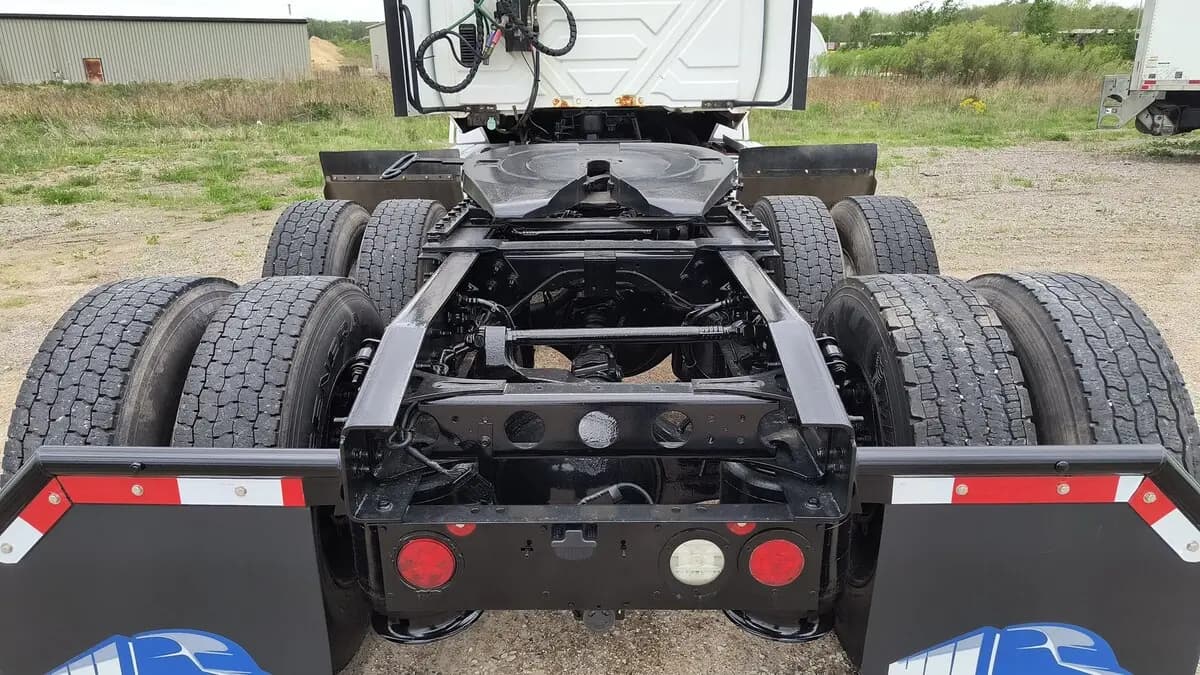 2018 International LT — photo 4