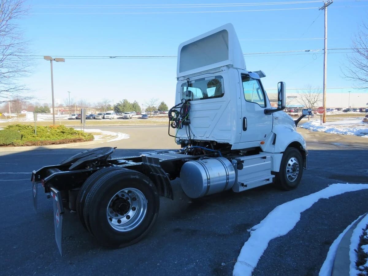 2025 International LT — photo 4