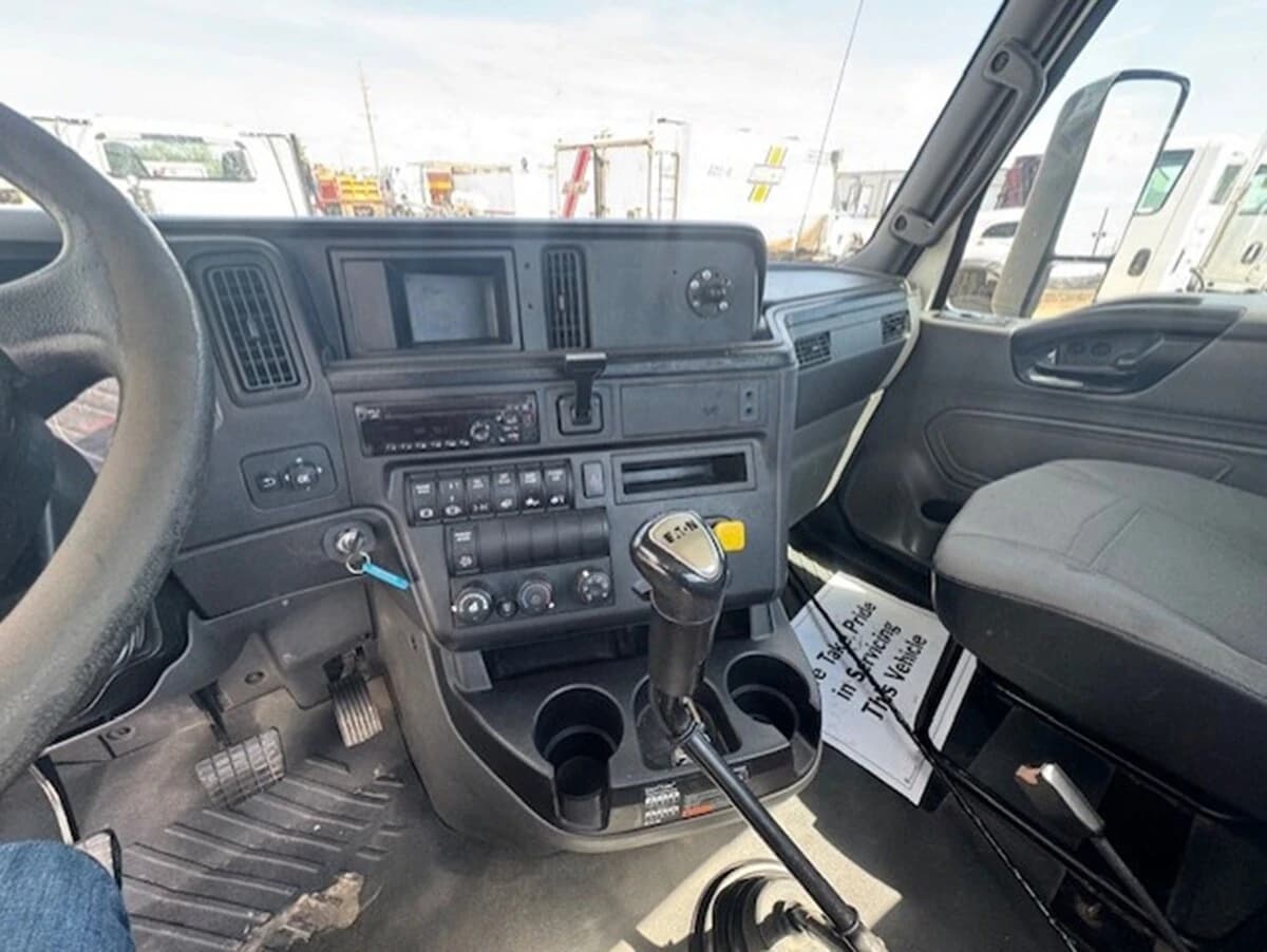 2019 International LT — photo 9