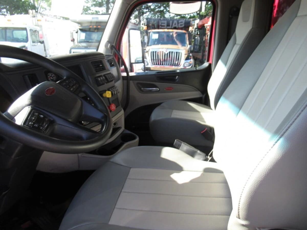 2022 Peterbilt 567 — photo 13