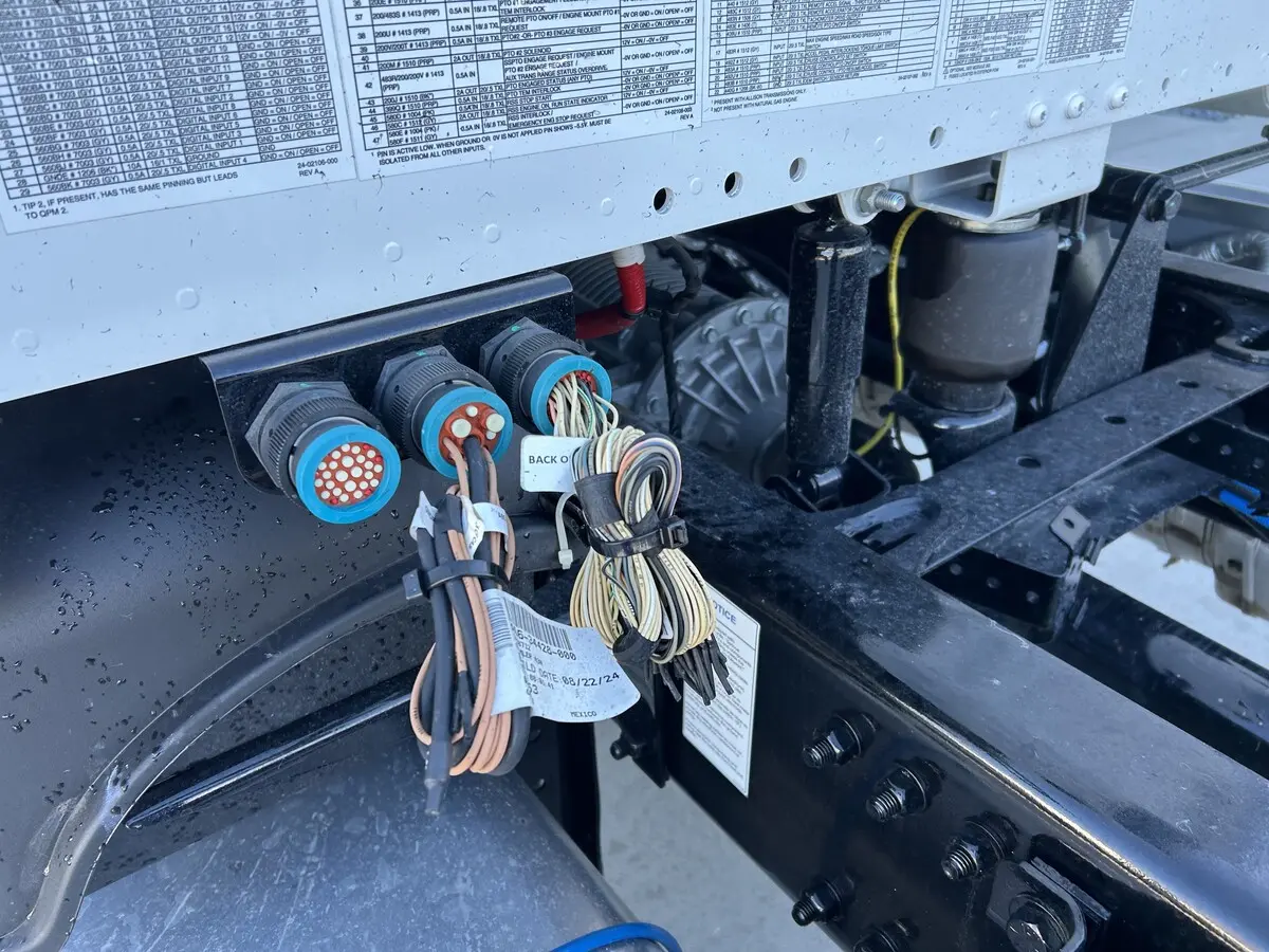 2025 Freightliner M2 106 — photo 4